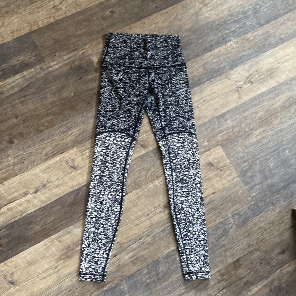 Lululemon black and white athletic leggings